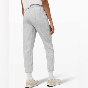 Lululemon Ladies Stretch High-Rise Joggers in color Linear Tempo size 8
